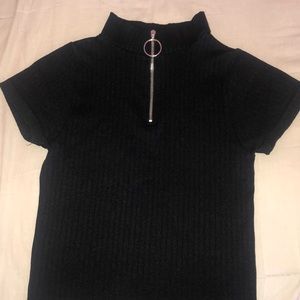 Black rib-knitted shirt with working ring zipper
